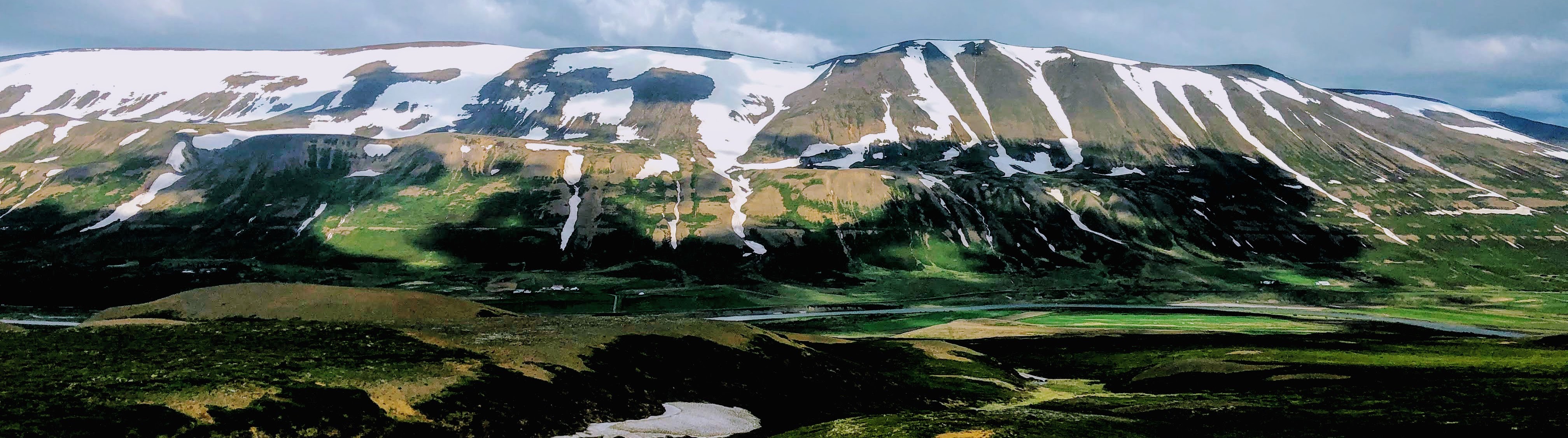 Icelandic landscape with mountains and glaciers